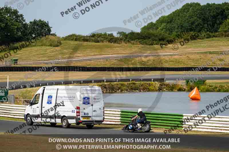 Vintage motorcycle club;eventdigitalimages;mallory park;mallory park trackday photographs;no limits trackdays;peter wileman photography;trackday digital images;trackday photos;vmcc festival 1000 bikes photographs